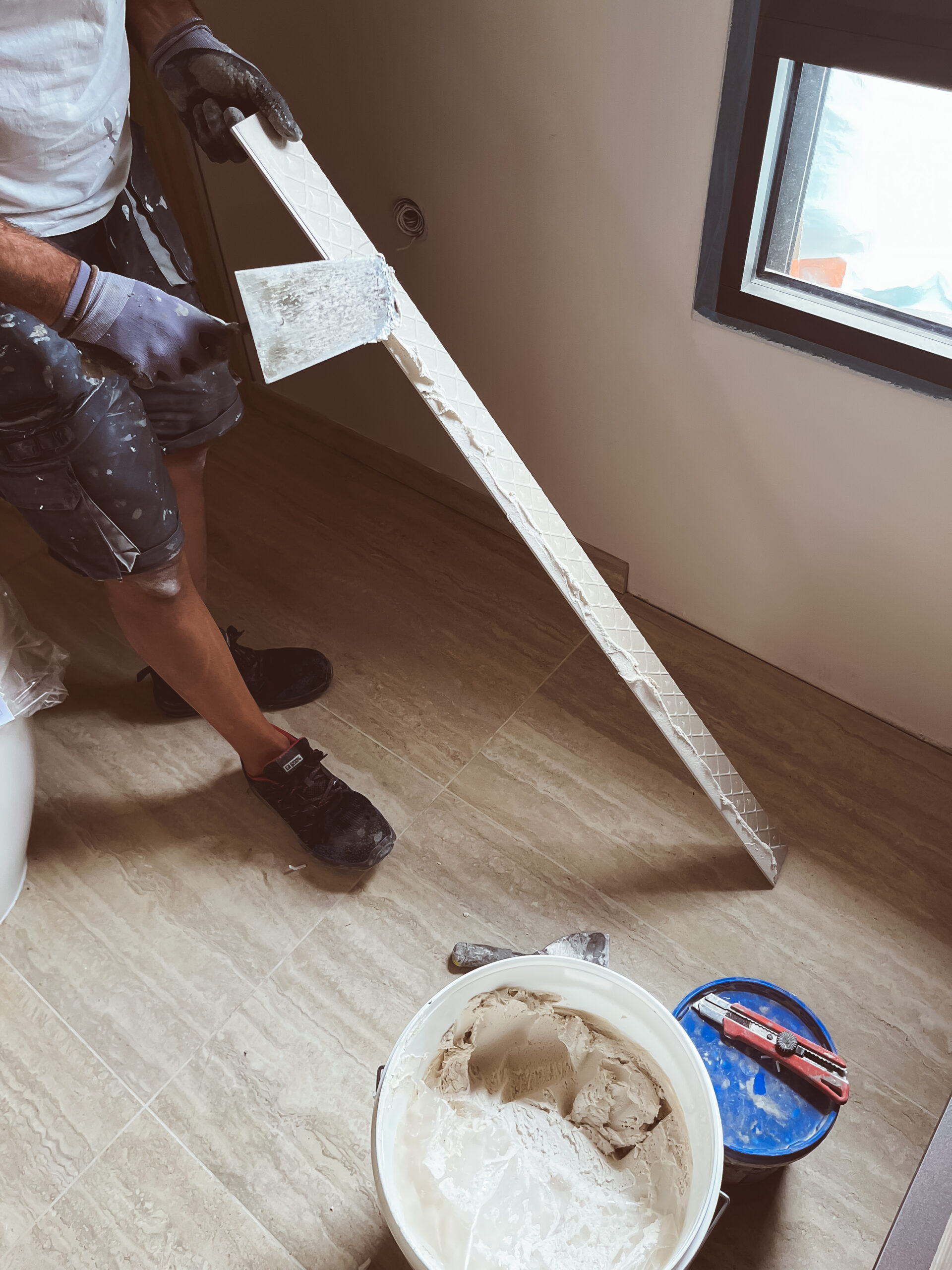 Grès cérame, faïence, pierre, terre cuite : quel carrelage est le plus résistant ?