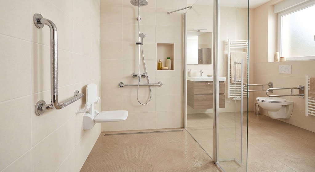 Remplacer sa baignoire par une douche sécurisée : nos solutions PMR et seniors