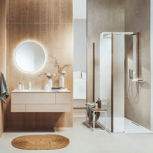Miroir rond & douche bois — Ambiance salle de bain