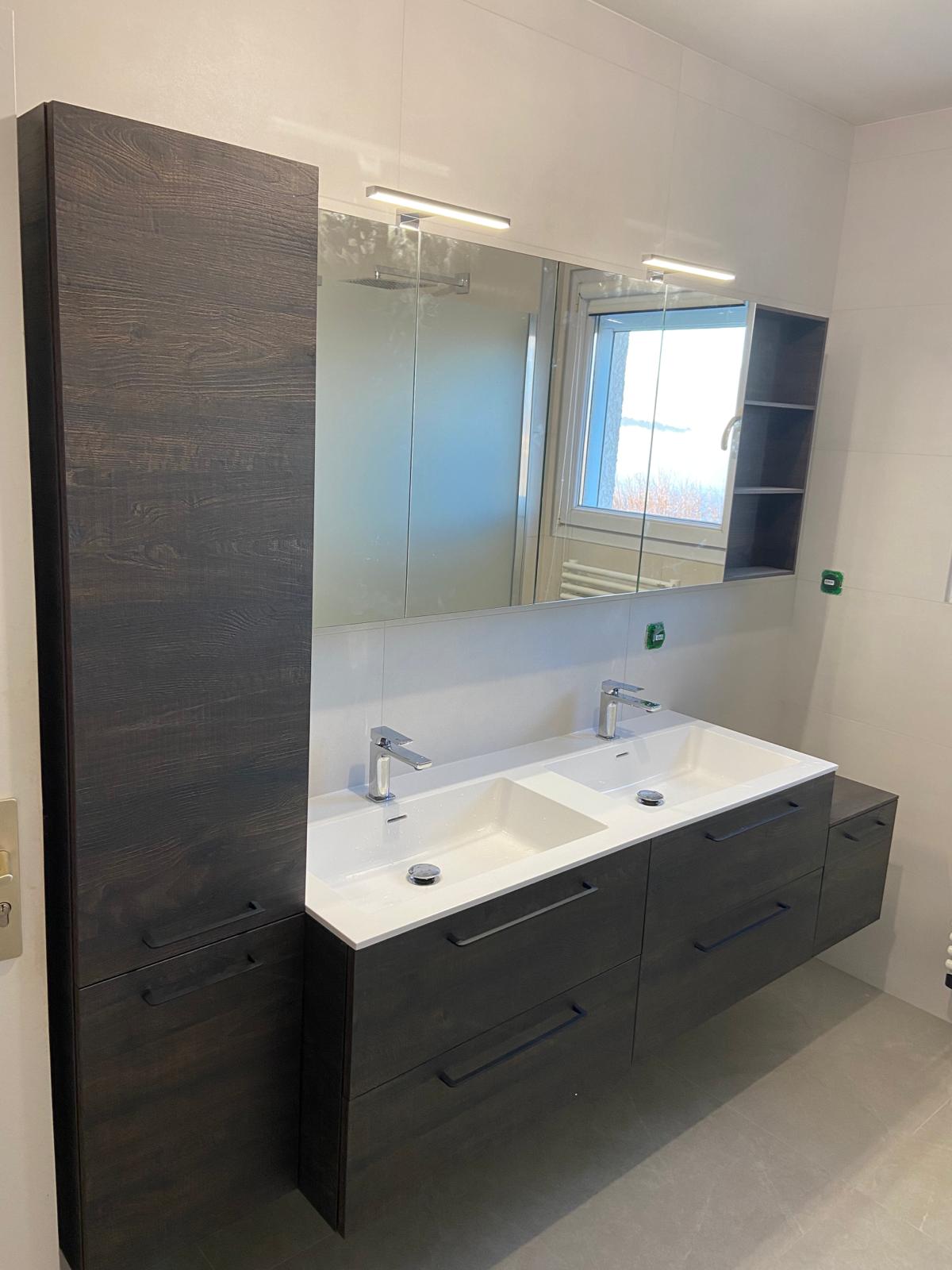 Salle de bains rénovée, douche à la place de la baignoire, Sillingy, mai 2023 : photo 1