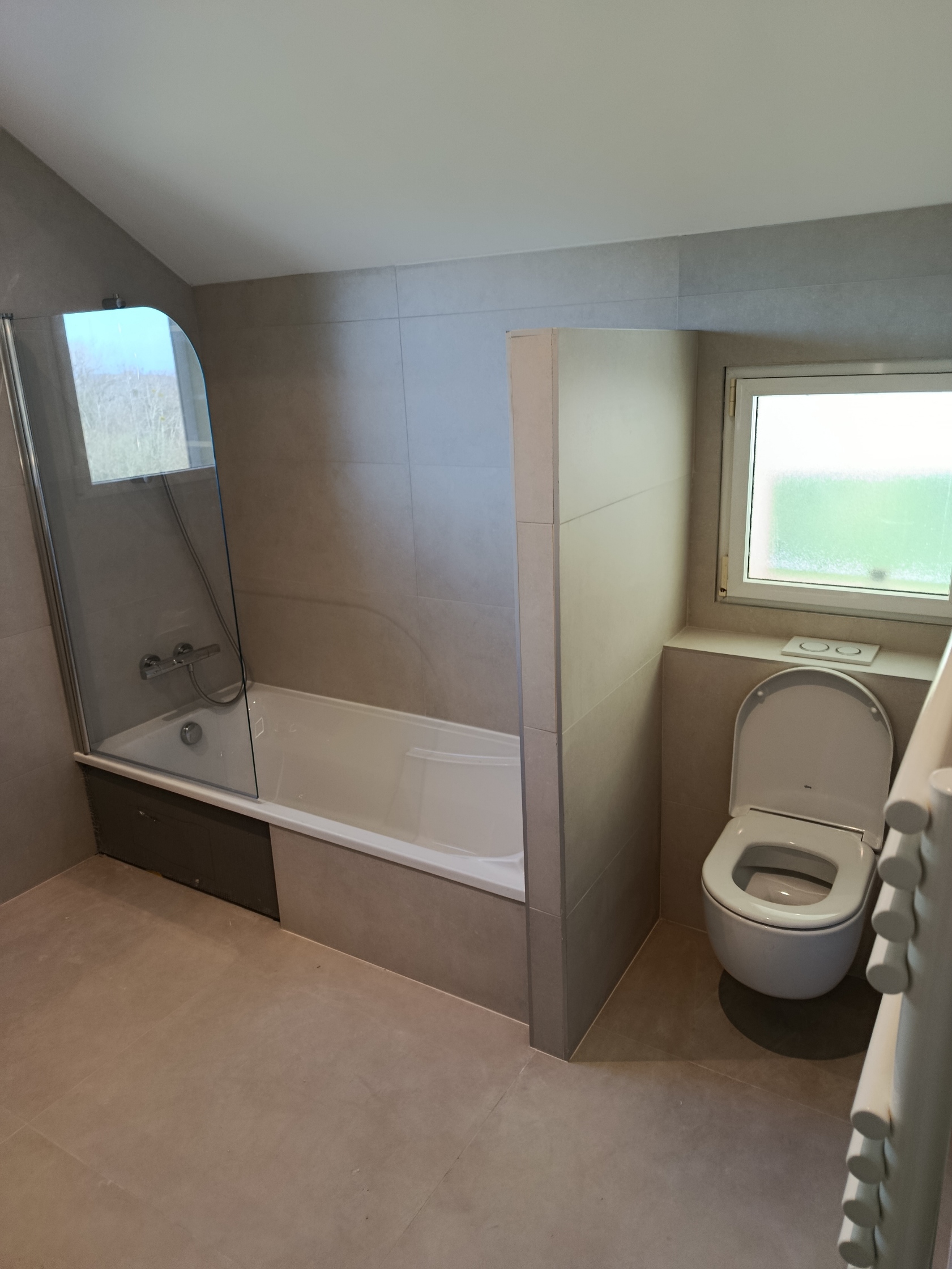 Rénovation de deux salles de bains et des WC, Pugny-Chatenod, octobre 2025 : photo 2
