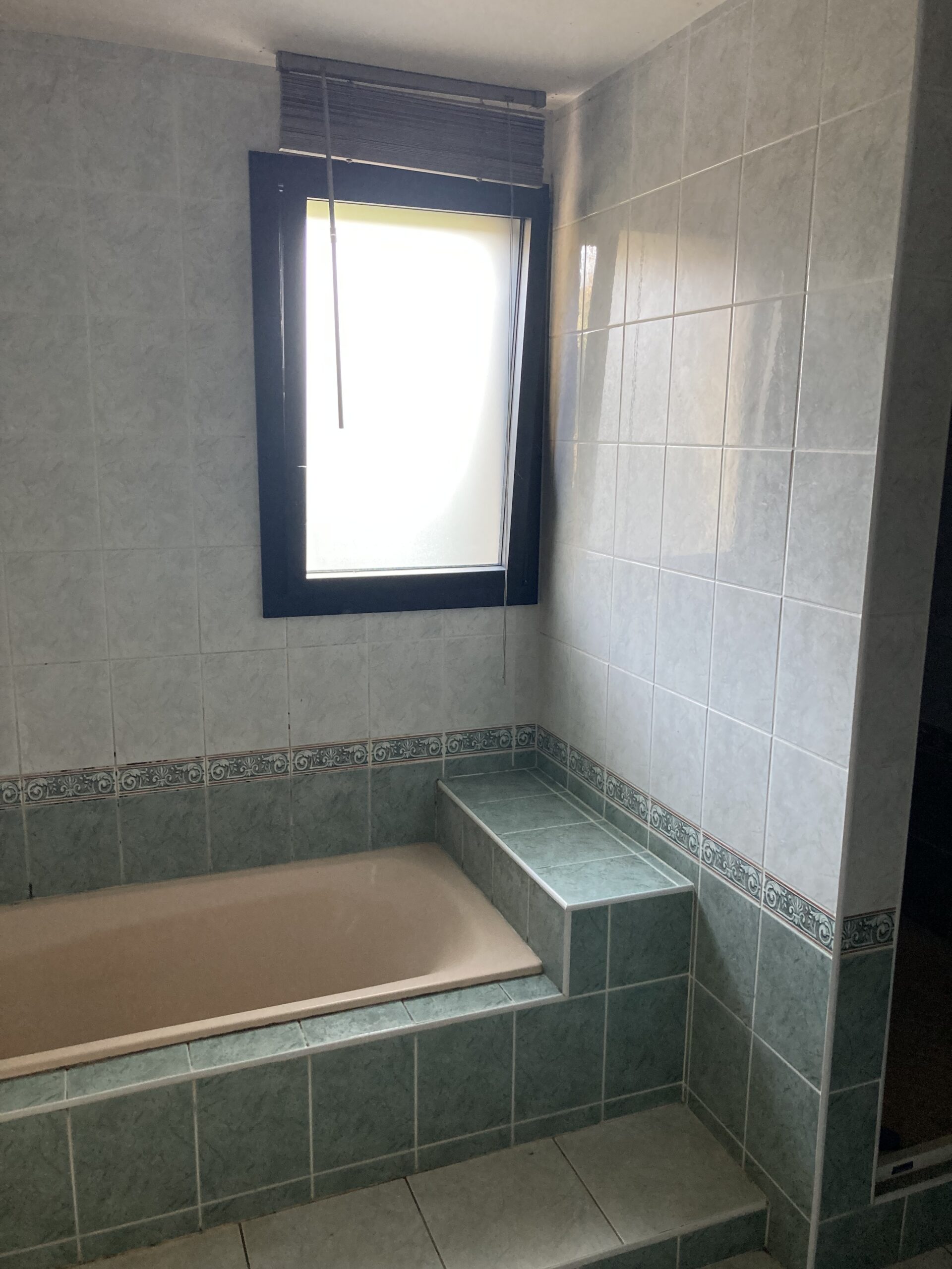 Salle de bains avant les travaux
