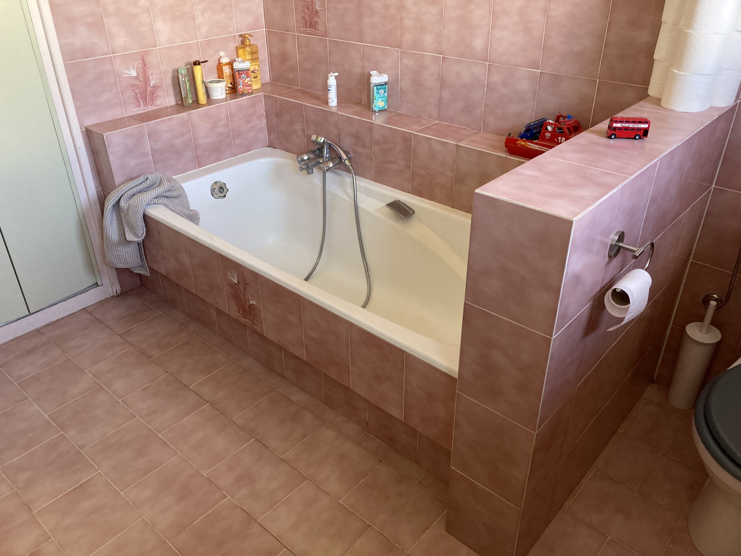 Salle de bains avant les travaux