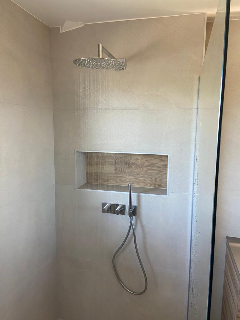 Deux salles de bains et WC rénovés, Collonges-sous-Salève, mai 2023 : photo 3