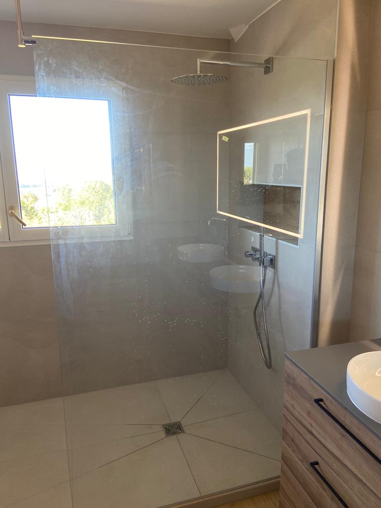 Deux salles de bains et WC rénovés, Collonges-sous-Salève, mai 2023 : photo 2